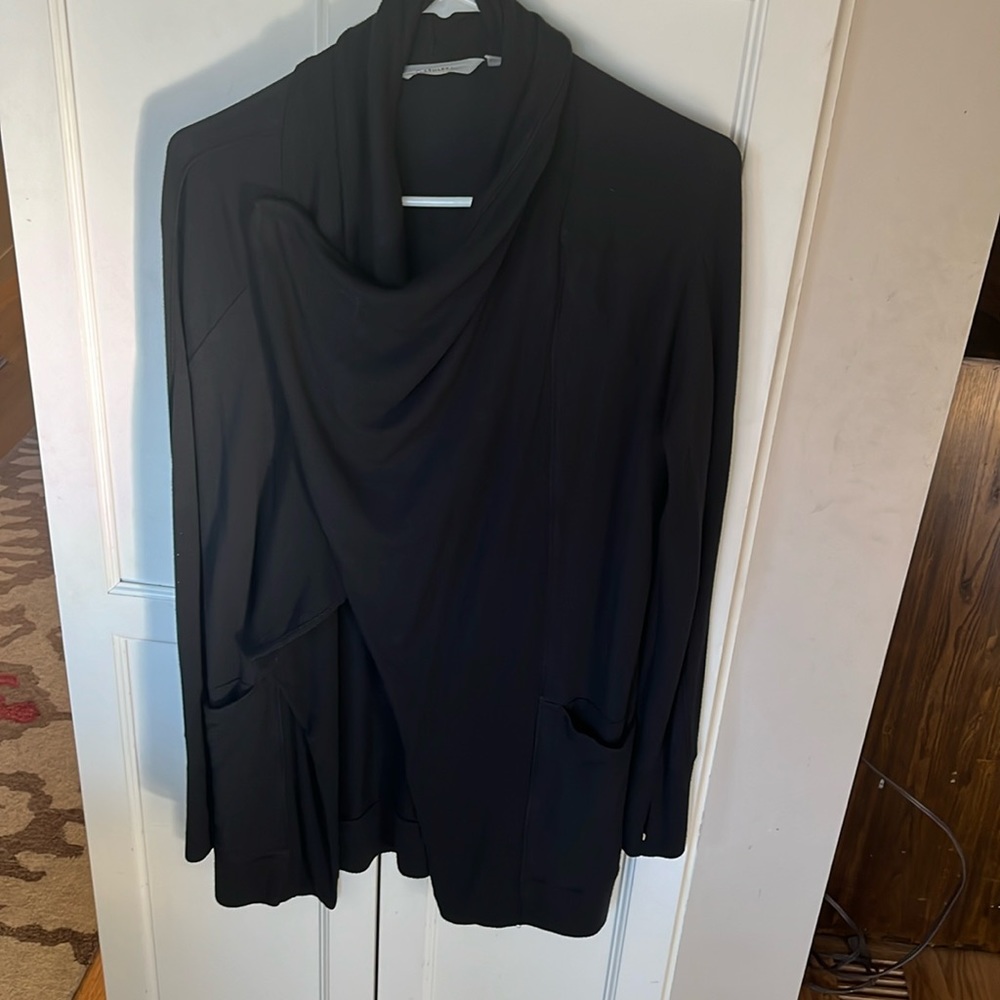 Athleta wrap with magnetic closure!